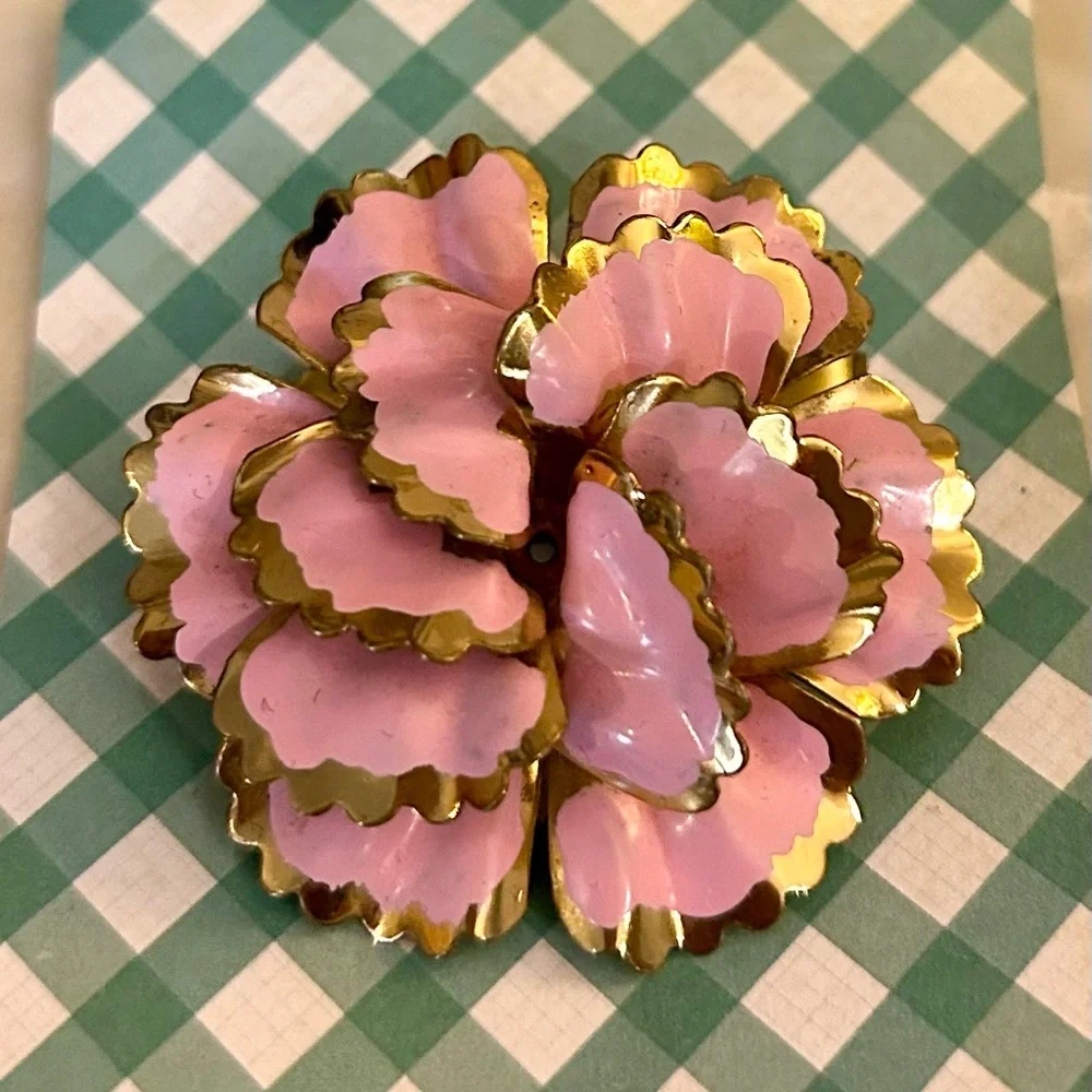 Vintage Pink Painted Metal Carnation Brooch - Picture 5 of 11